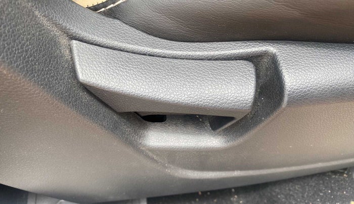 2023 Mahindra XUV300 W6 1.2 PETROL, Petrol, Manual, 10,190 km, Driver Side Adjustment Panel