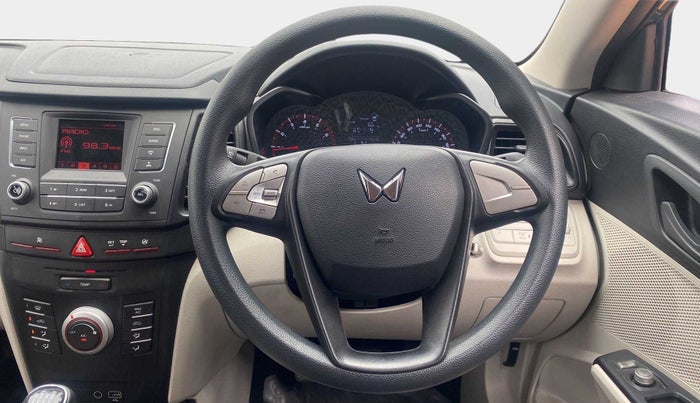 2023 Mahindra XUV300 W6 1.2 PETROL, Petrol, Manual, 10,190 km, Steering Wheel Close Up