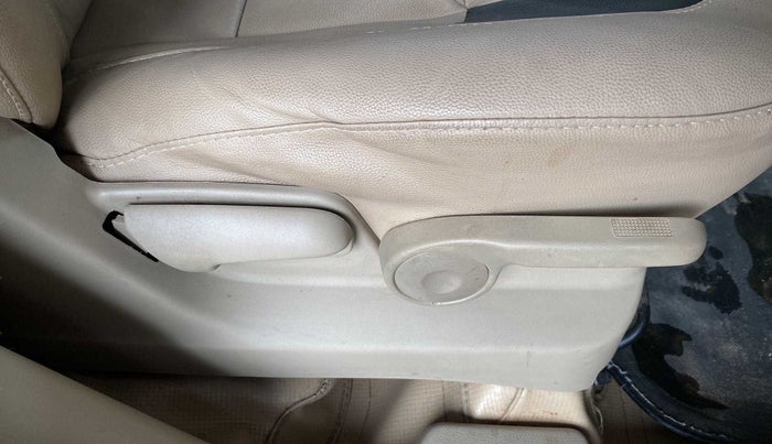 2018 Maruti Ertiga ZXI+, Petrol, Manual, 34,542 km, Driver Side Adjustment Panel