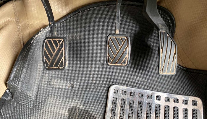 2018 Maruti Ertiga ZXI+, Petrol, Manual, 34,542 km, Pedals