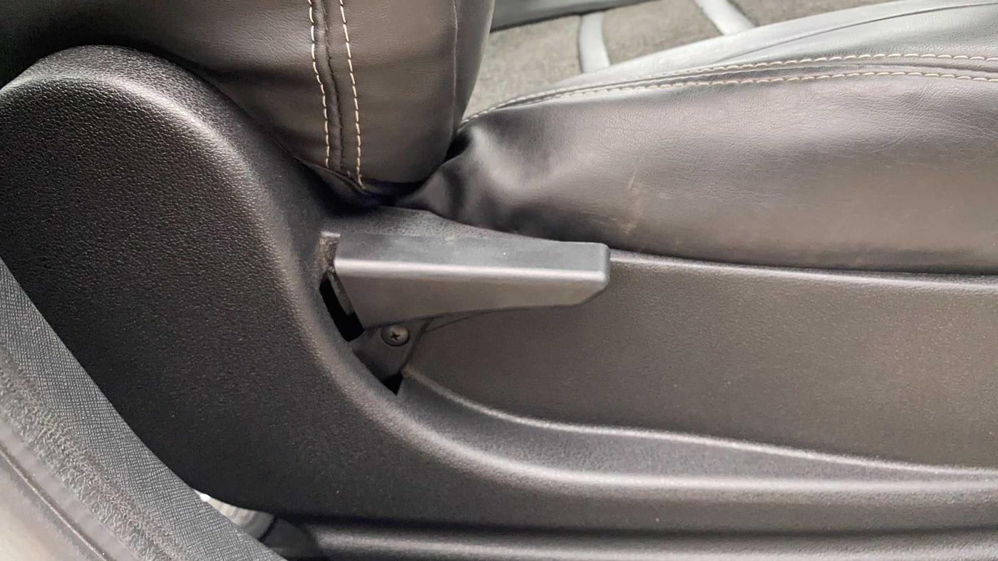 2018 Tata NEXON XT PETROL, Petrol, Manual, 40,602 km, Driver Side Adjustment Panel