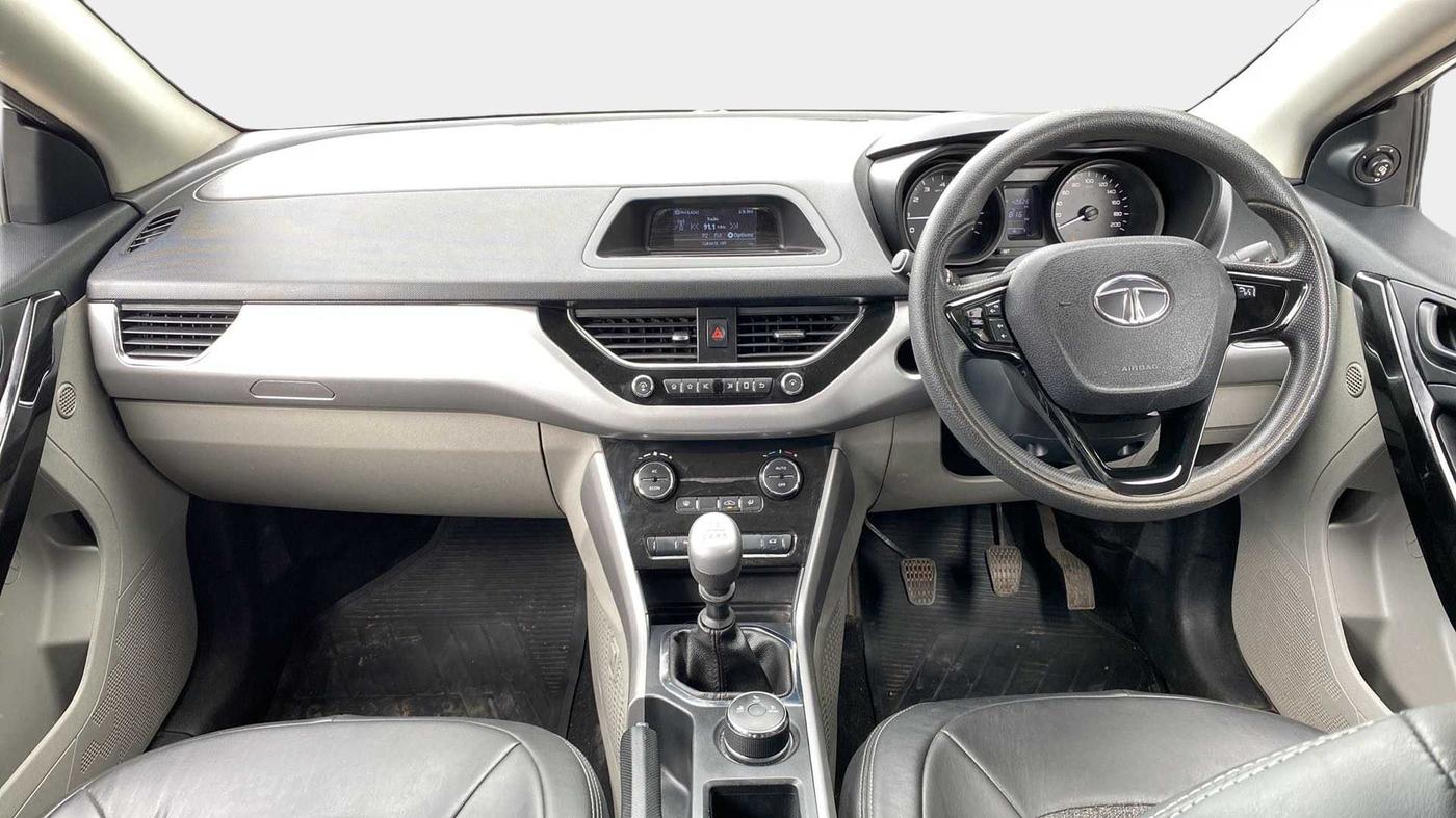 2018 Tata NEXON XT PETROL, Petrol, Manual, 40,602 km, Dashboard