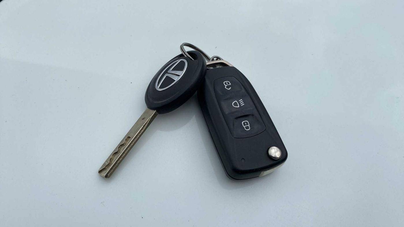 2018 Tata NEXON XT PETROL, Petrol, Manual, 40,602 km, Key Close Up