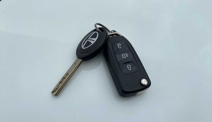 2018 Tata NEXON XT PETROL, Petrol, Manual, 40,602 km, Key Close Up