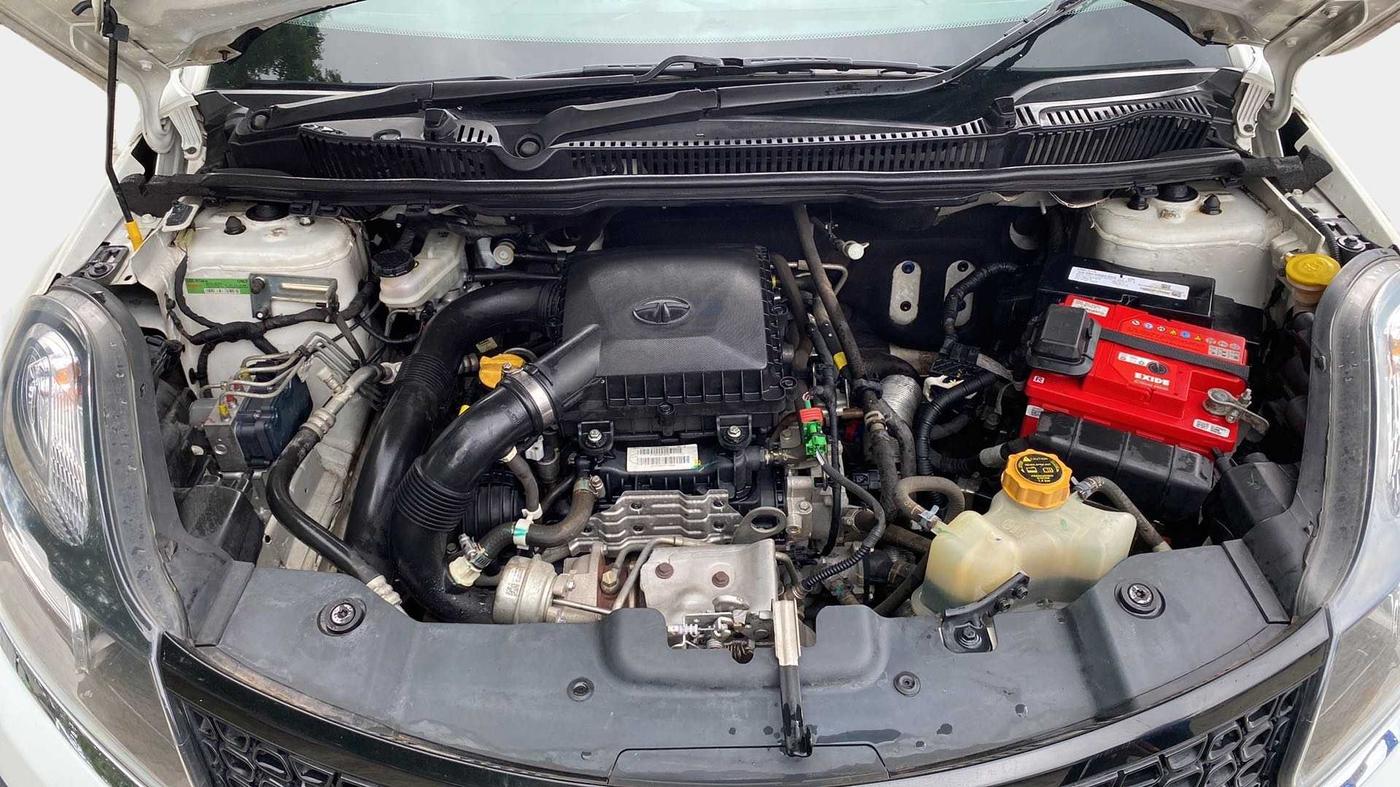 2018 Tata NEXON XT PETROL, Petrol, Manual, 40,602 km, Open Bonet