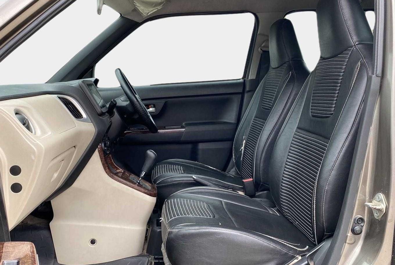 2019 Maruti New Wagon-R ZXI 1.2 AMT, Petrol, Automatic, 71,860 km, Right Side Front Door Cabin