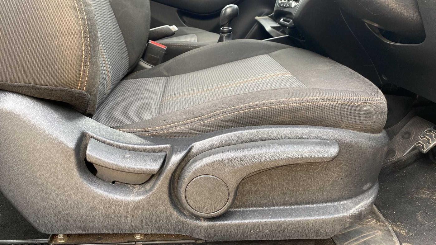 2018 Hyundai i20 Active 1.2 S, Petrol, Manual, 59,374 km, Driver Side Adjustment Panel