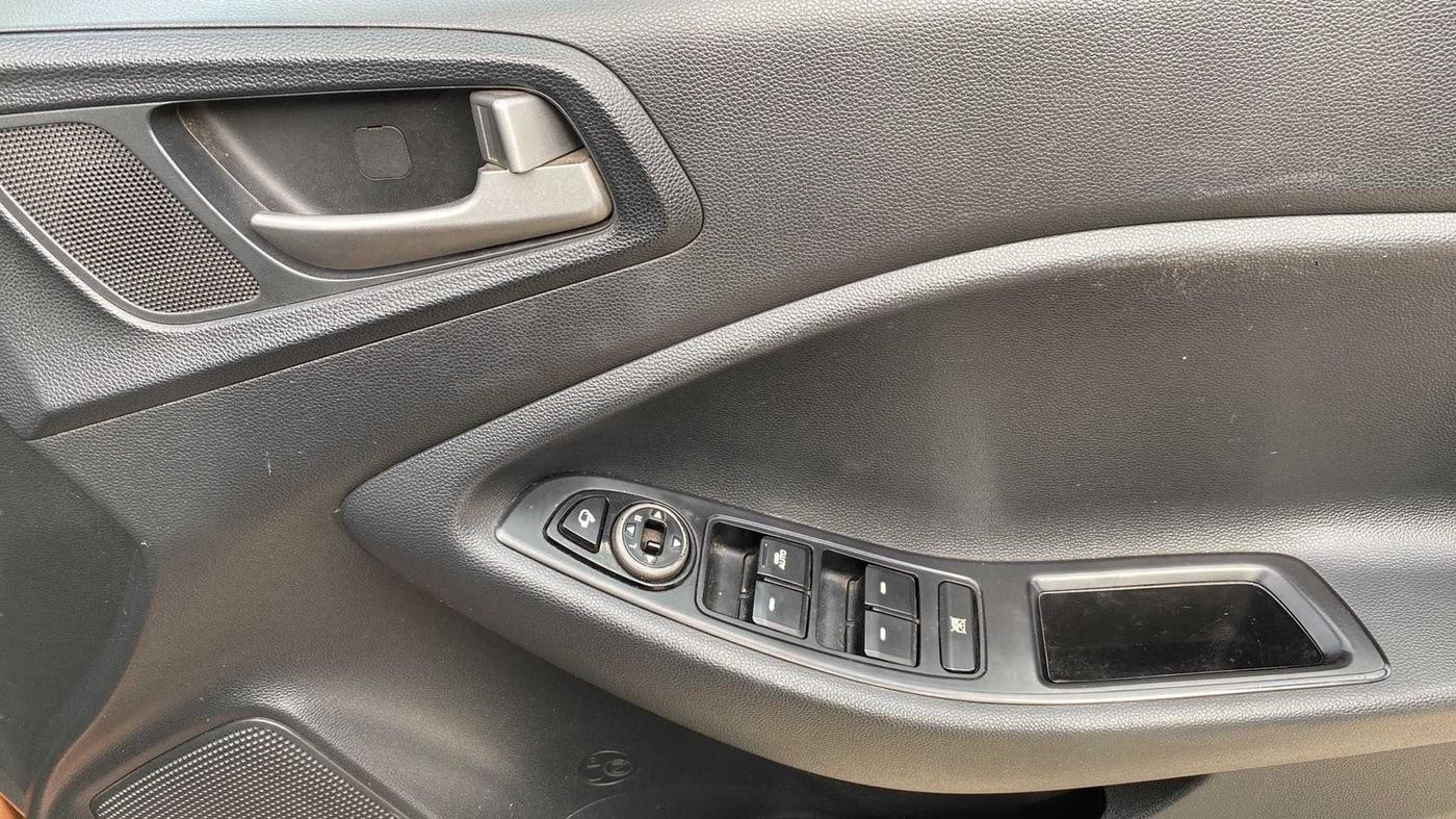 2018 Hyundai i20 Active 1.2 S, Petrol, Manual, 59,374 km, Driver Side Door Panels Control