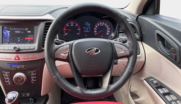 2019 Mahindra XUV300 W6 1.5 DIESEL, Diesel, Manual, 59,050 km, Steering Wheel Close Up