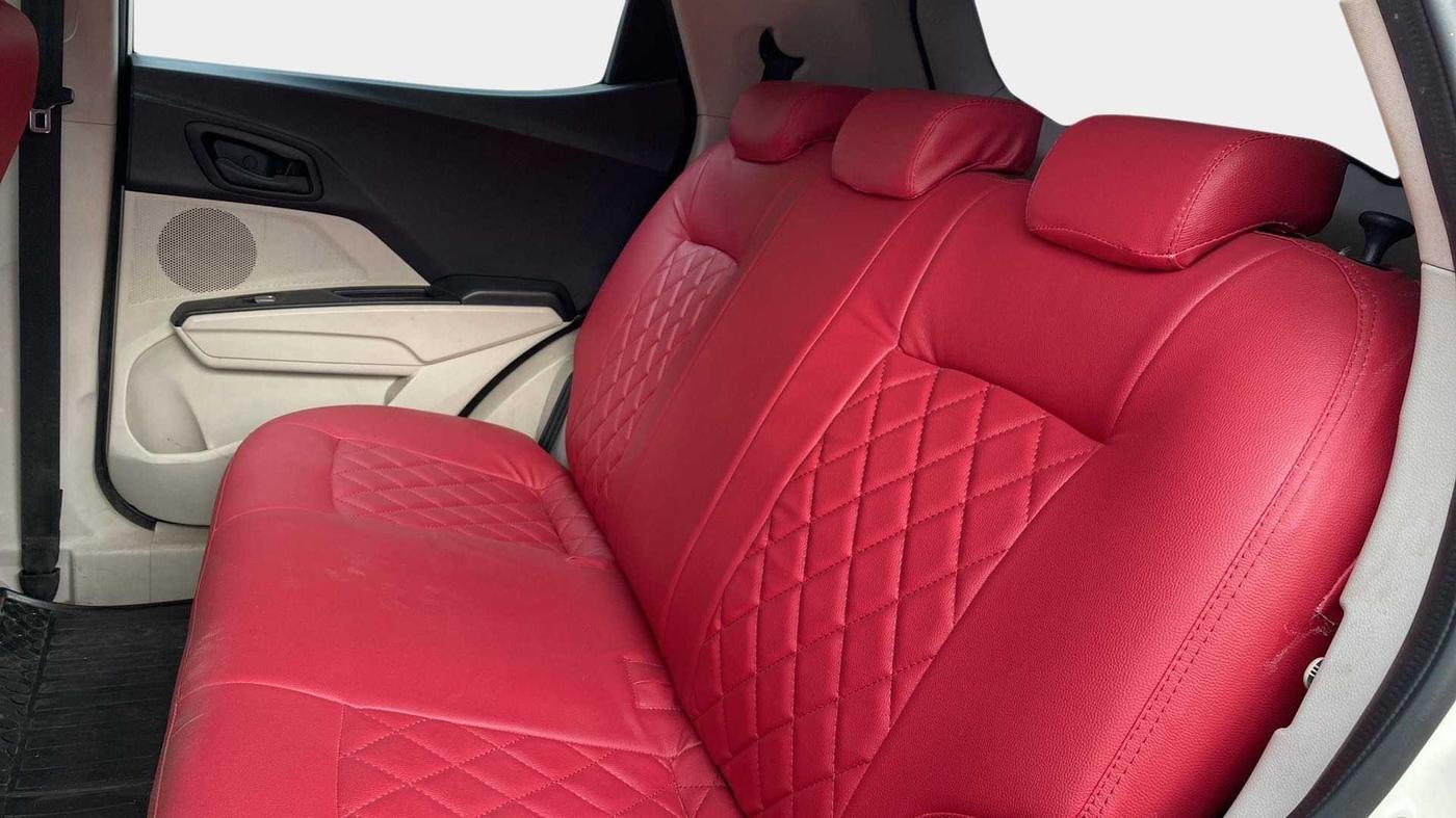 2019 Mahindra XUV300 W6 1.5 DIESEL, Diesel, Manual, 59,050 km, Right Side Rear Door Cabin