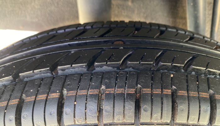 2016 Renault Kwid RXT 0.8, Petrol, Manual, 56,434 km, Right Rear Tyre Tread