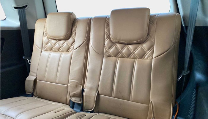 2020 Mahindra XUV500 W7, Diesel, Manual, 32,491 km, Third Seat Row ( optional )