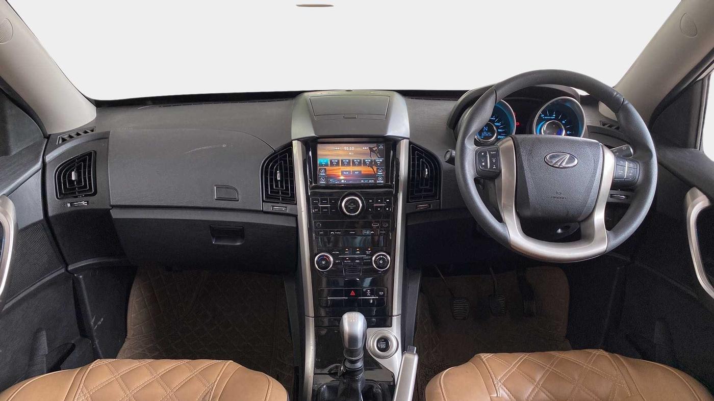 2020 Mahindra XUV500 W7, Diesel, Manual, 32,491 km, Dashboard