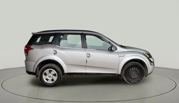 2020 Mahindra XUV500 W7, Diesel, Manual, 32,491 km, Right Side View