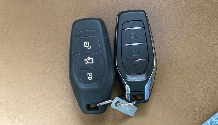 2020 Mahindra XUV500 W7, Diesel, Manual, 32,491 km, Key Close Up