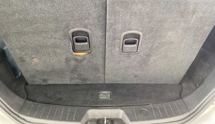2020 Mahindra XUV500 W7, Diesel, Manual, 32,491 km, Boot Inside
