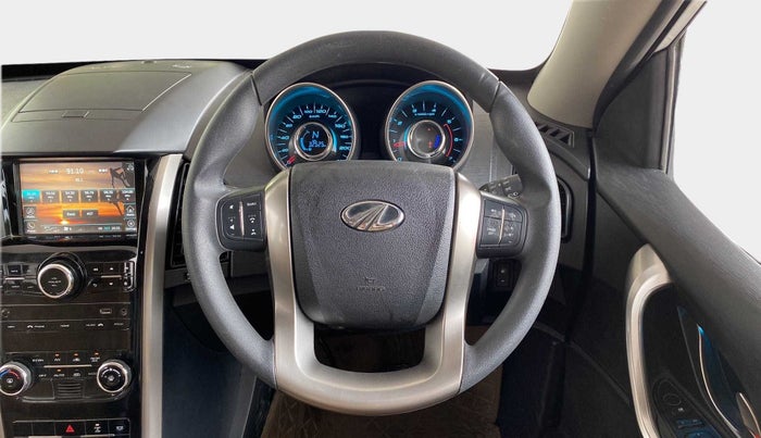 2020 Mahindra XUV500 W7, Diesel, Manual, 32,491 km, Steering Wheel Close Up