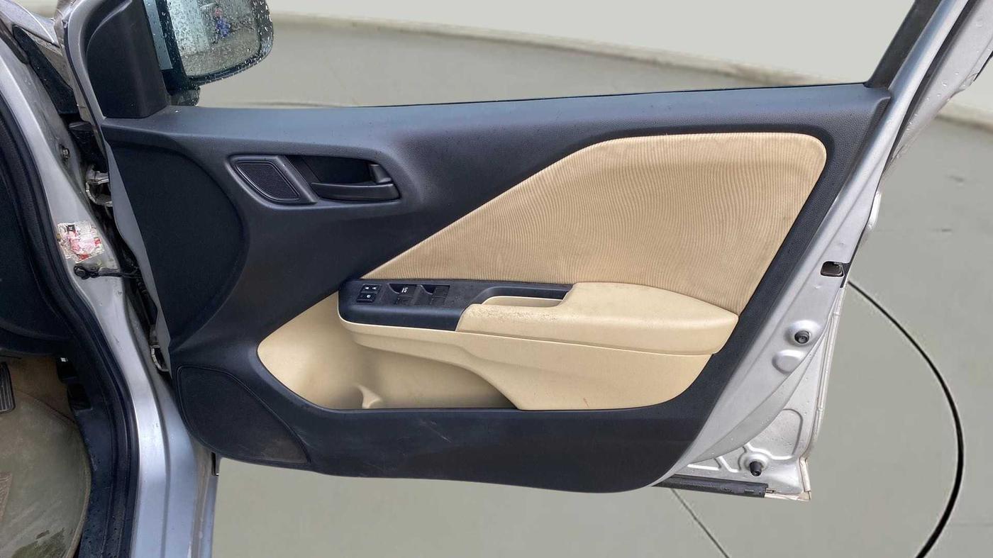 2014 Honda City 1.5L I-VTEC SV, Petrol, Manual, 1,08,350 km, Driver Side Door Panels Control