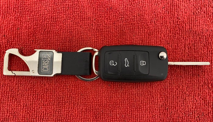 2017 Volkswagen Vento HIGHLINE TDI AT, Diesel, Automatic, 64,522 km, Key Close Up