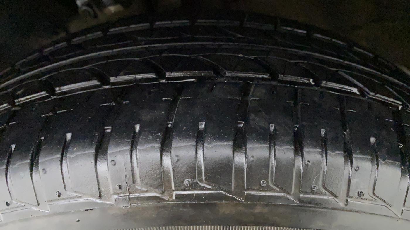 2017 Volkswagen Vento HIGHLINE TDI AT, Diesel, Automatic, 64,522 km, Left Front Tyre Tread