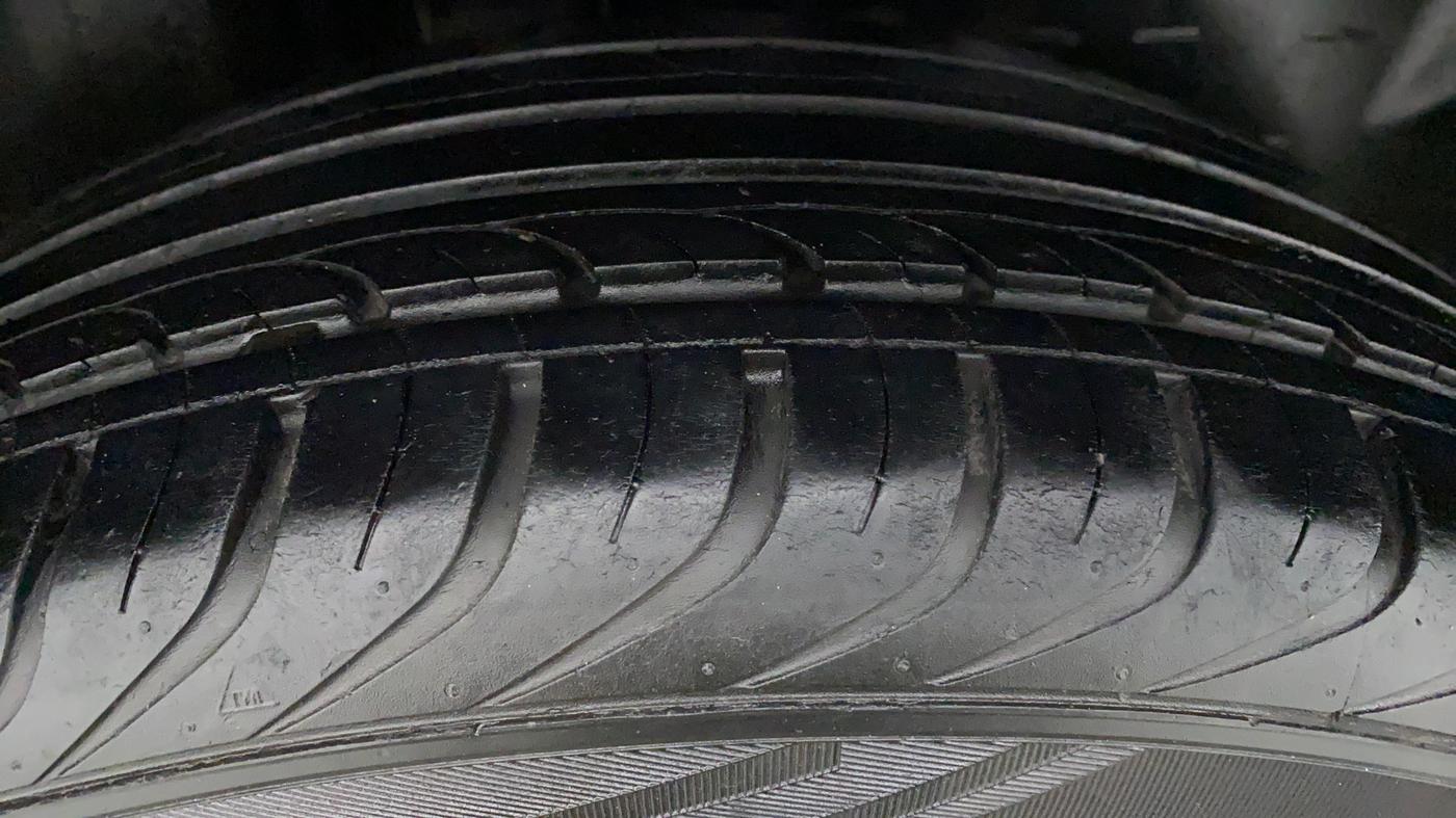2017 Volkswagen Vento HIGHLINE TDI AT, Diesel, Automatic, 64,522 km, Right Rear Tyre Tread