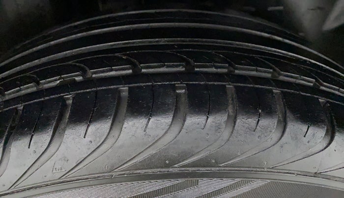 2017 Volkswagen Vento HIGHLINE TDI AT, Diesel, Automatic, 64,522 km, Right Rear Tyre Tread