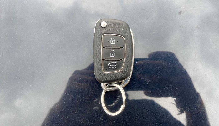 2021 Hyundai NEW I20 SPORTZ 1.2 MT, Petrol, Manual, 29,873 km, Key Close Up