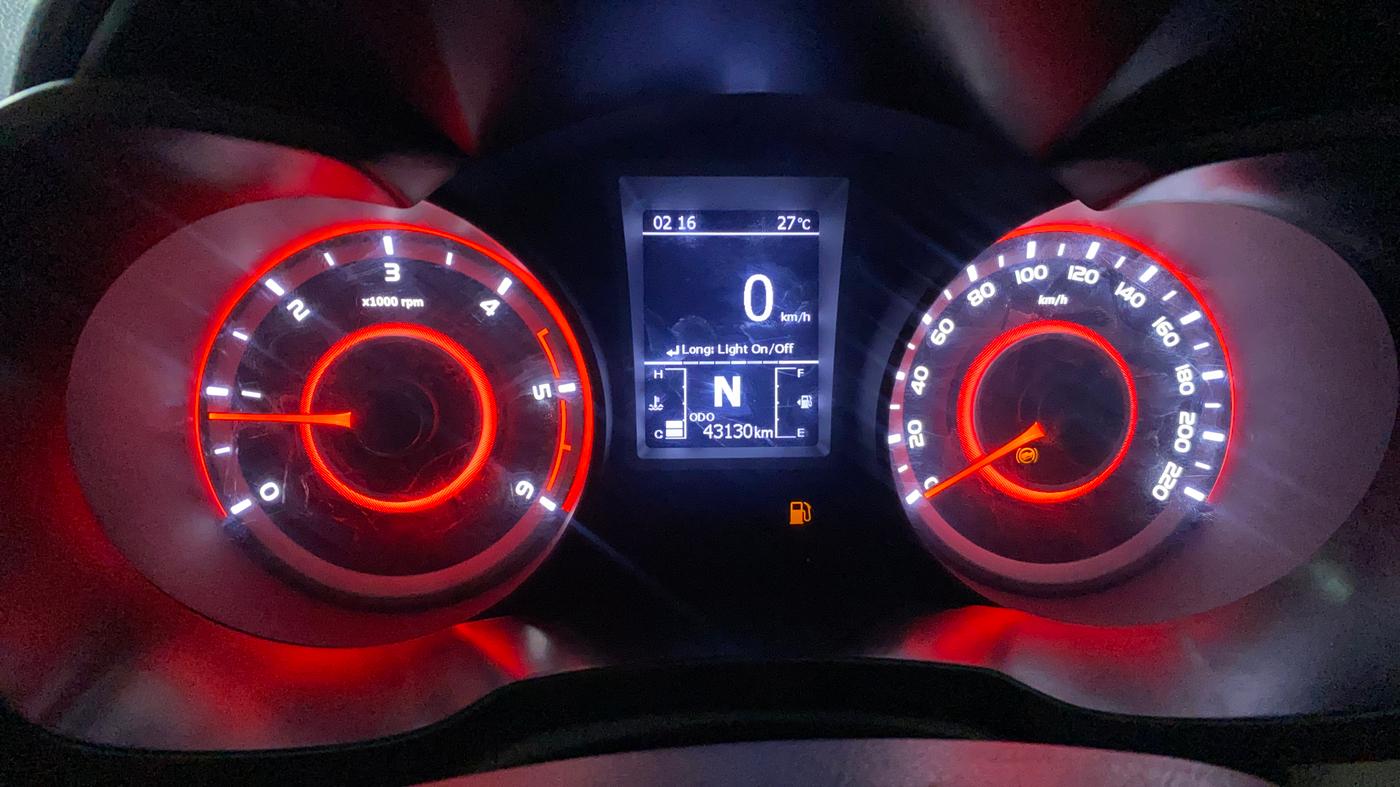 2021 Mahindra XUV300 W8 (O) 1.5 DIESEL AMT DUAL TONE, Diesel, Automatic, 43,432 km, Odometer Image