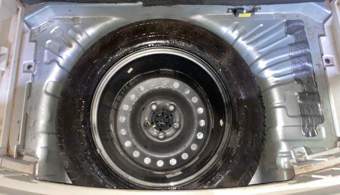 2021 Mahindra XUV300 W8 (O) 1.5 DIESEL AMT DUAL TONE, Diesel, Automatic, 43,126 km, Spare Tyre