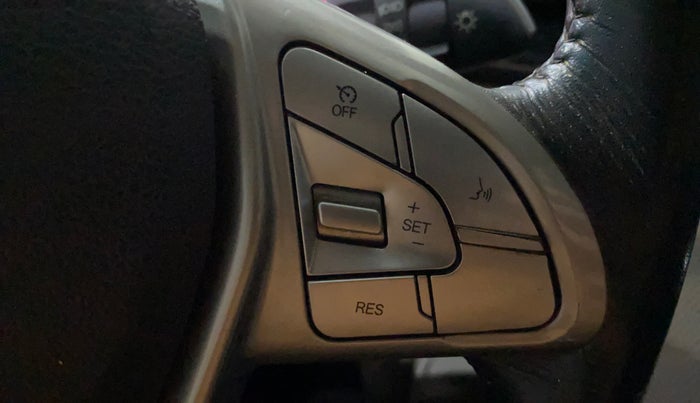 2021 Mahindra XUV300 W8 (O) 1.5 DIESEL AMT DUAL TONE, Diesel, Automatic, 43,126 km, Adaptive Cruise Control