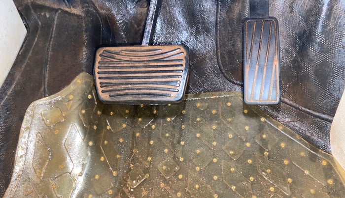 2021 Mahindra XUV300 W8 (O) 1.5 DIESEL AMT DUAL TONE, Diesel, Automatic, 43,126 km, Pedals