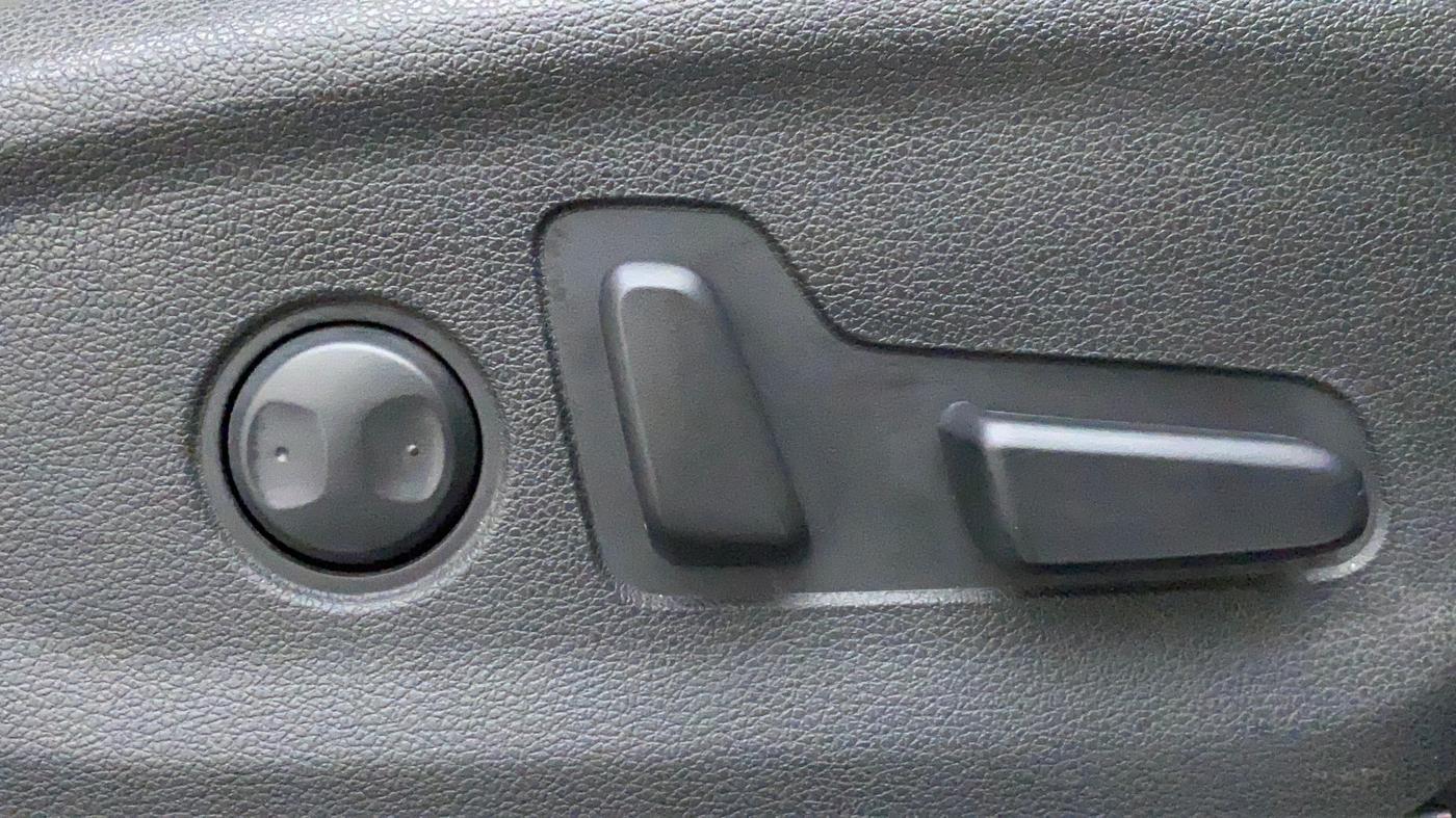 2016 Hyundai Tucson 2WD AT GLS DIESEL, Diesel, Automatic, 77,436 km, Driver Side Adjustment Panel