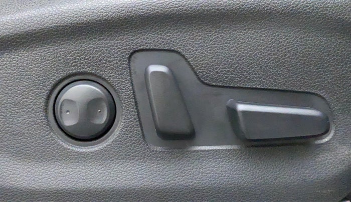2016 Hyundai Tucson 2WD AT GLS DIESEL, Diesel, Automatic, 77,436 km, Driver Side Adjustment Panel