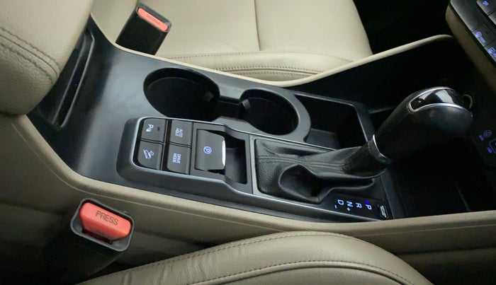 2016 Hyundai Tucson 2WD AT GLS DIESEL, Diesel, Automatic, 77,436 km, Gear Lever