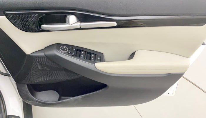 2022 KIA SELTOS HTX 1.5 CVT PETROL, Petrol, Automatic, 26,818 km, Driver Side Door Panels Control