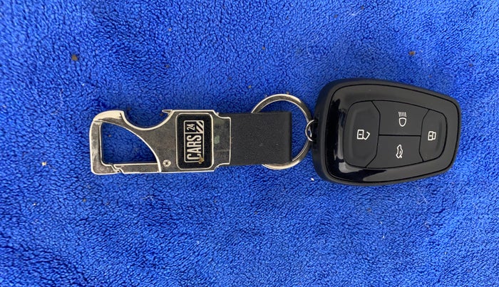 2022 Tata PUNCH CREATIVE AMT 1.2 RTN DUAL TONE, Petrol, Automatic, 11,206 km, Key Close Up