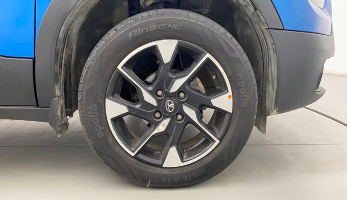 2022 Tata PUNCH CREATIVE AMT 1.2 RTN DUAL TONE, Petrol, Automatic, 11,206 km, Right Front Wheel
