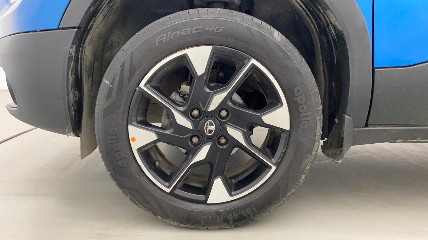 2022 Tata PUNCH CREATIVE AMT 1.2 RTN DUAL TONE, Petrol, Automatic, 11,206 km, Left Front Wheel