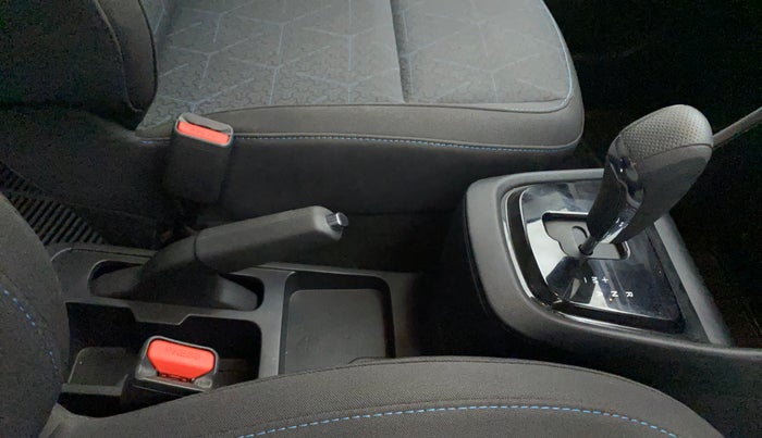 2022 Tata PUNCH CREATIVE AMT 1.2 RTN DUAL TONE, Petrol, Automatic, 11,206 km, Gear Lever