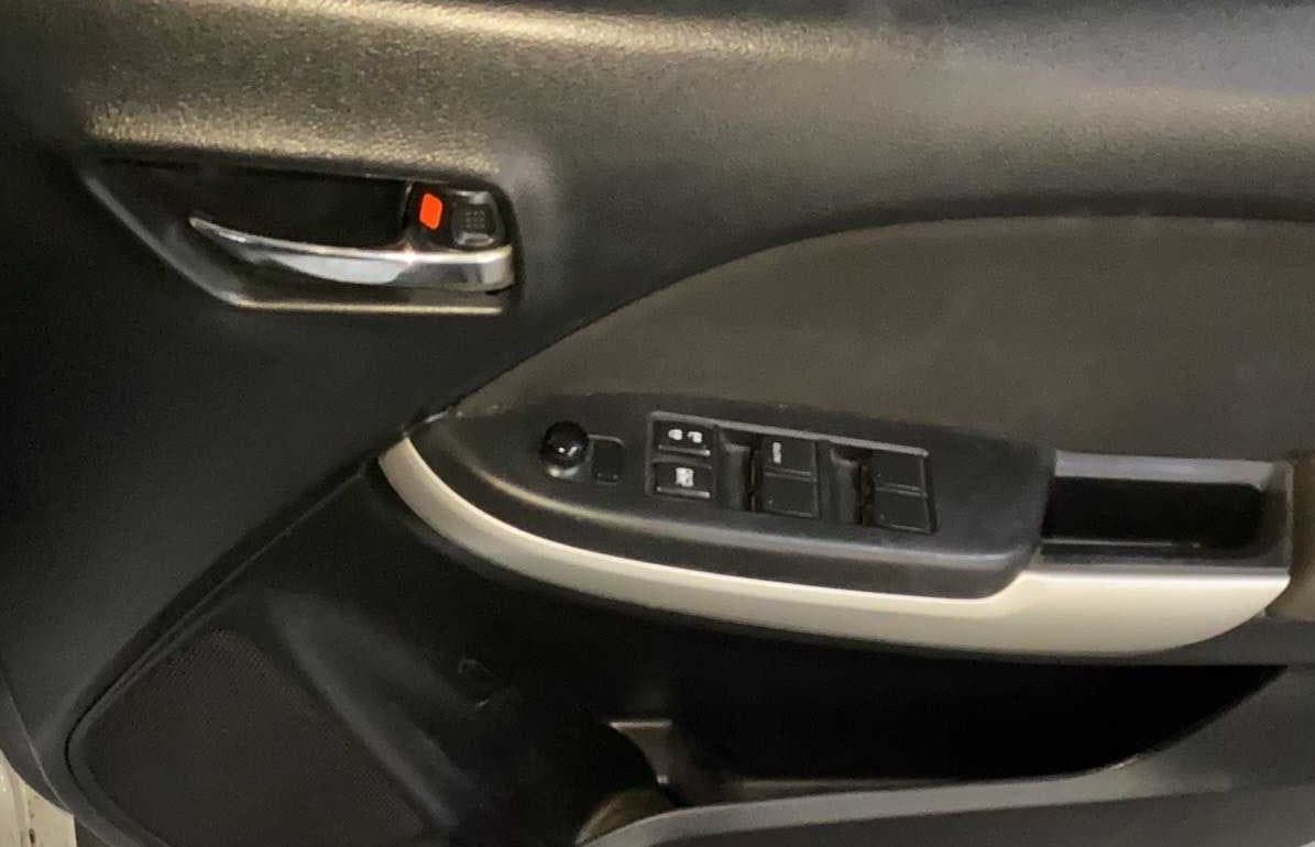 2017 Maruti Baleno DELTA PETROL 1.2, Petrol, Manual, 1,14,028 km, Driver Side Door Panels Control