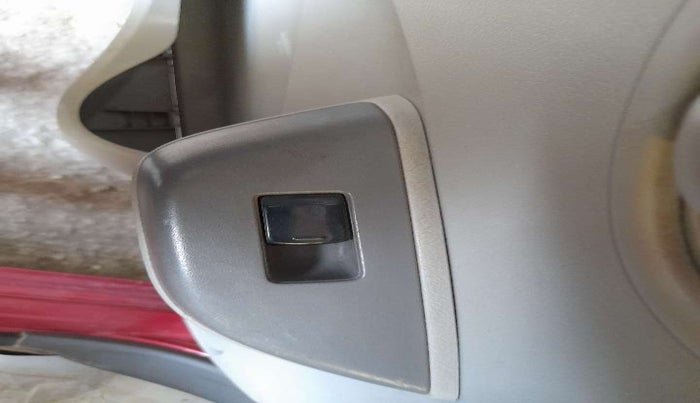 2015 Datsun Go Plus T, Petrol, Manual, 64,752 km, Left front window switch / handle - Power window makes minor noise