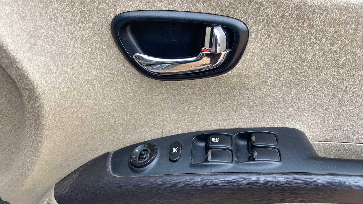 2013 Hyundai i10 MAGNA 1.2, Petrol, Manual, 63,182 km, Driver Side Door Panels Control