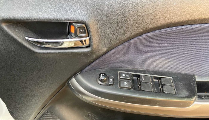 2020 Maruti Baleno ZETA PETROL 1.2, Petrol, Manual, 55,997 km, Driver Side Door Panels Control