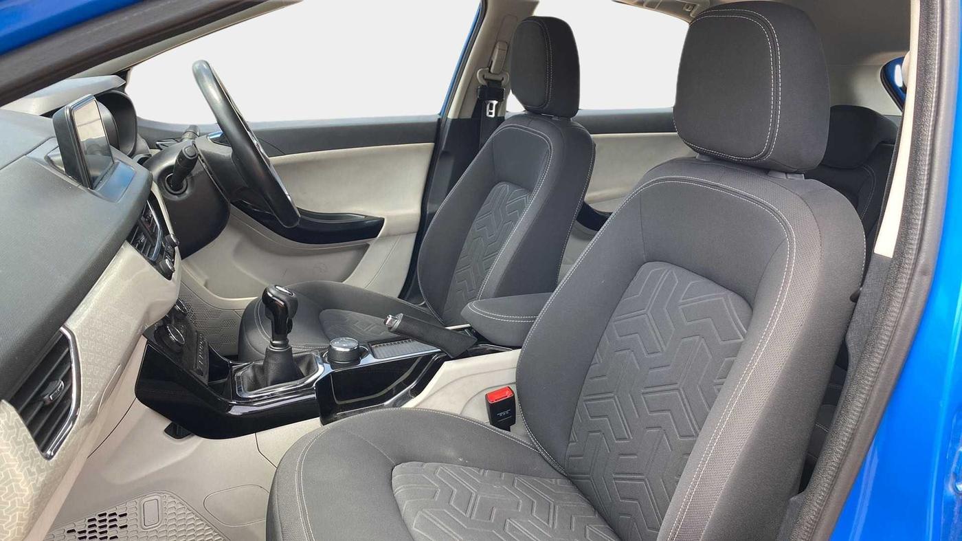 2020 Tata NEXON XZ PLUS (O) PETROL DUAL TONE, Petrol, Manual, 23,529 km, Right Side Front Door Cabin