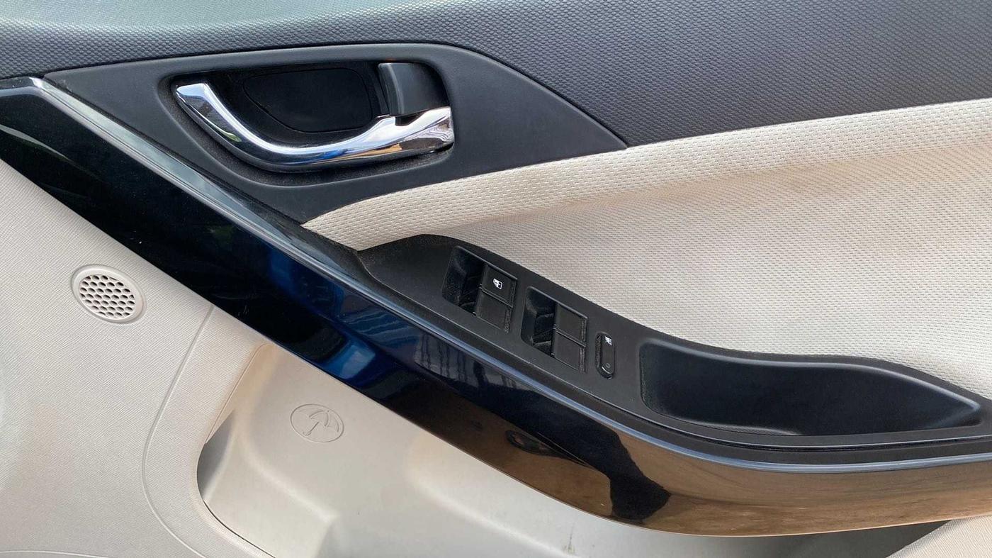 2020 Tata NEXON XZ PLUS (O) PETROL DUAL TONE, Petrol, Manual, 23,529 km, Driver Side Door Panels Control