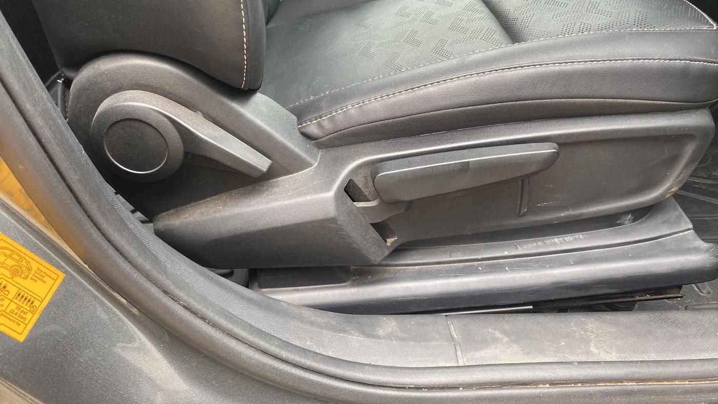 2022 Tata ALTROZ XZA PLUS, Petrol, Automatic, 11,097 km, Driver Side Adjustment Panel