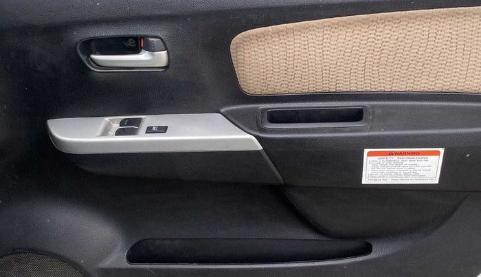 2017 Maruti Wagon R 1.0 LXI CNG, CNG, Manual, 1,15,773 km, Driver Side Door Panels Control