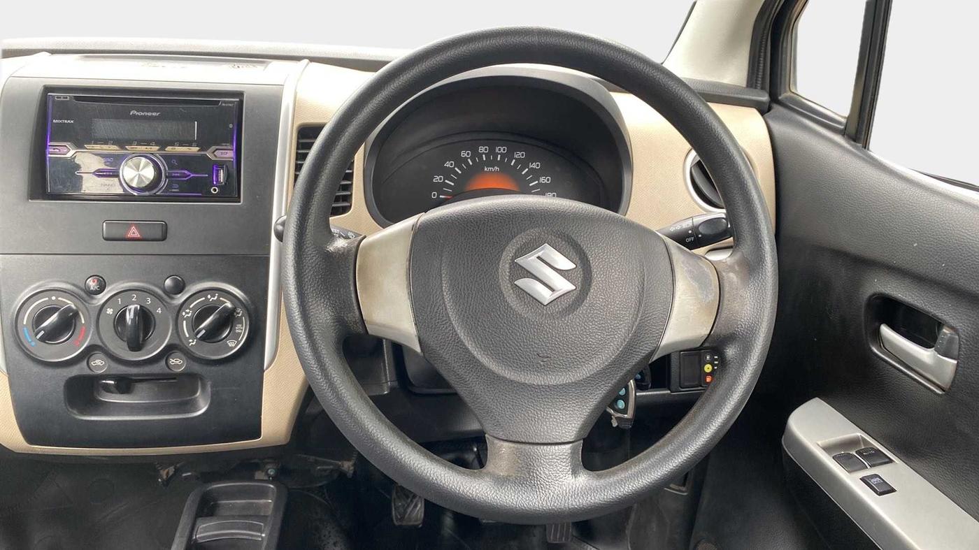 2017 Maruti Wagon R 1.0 LXI CNG, CNG, Manual, 1,15,773 km, Steering Wheel Close Up