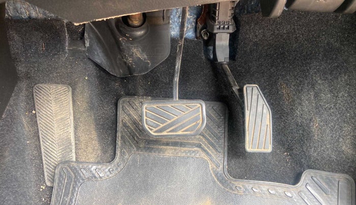 2021 Maruti XL6 ALPHA AT, Petrol, Automatic, 38,819 km, Pedals