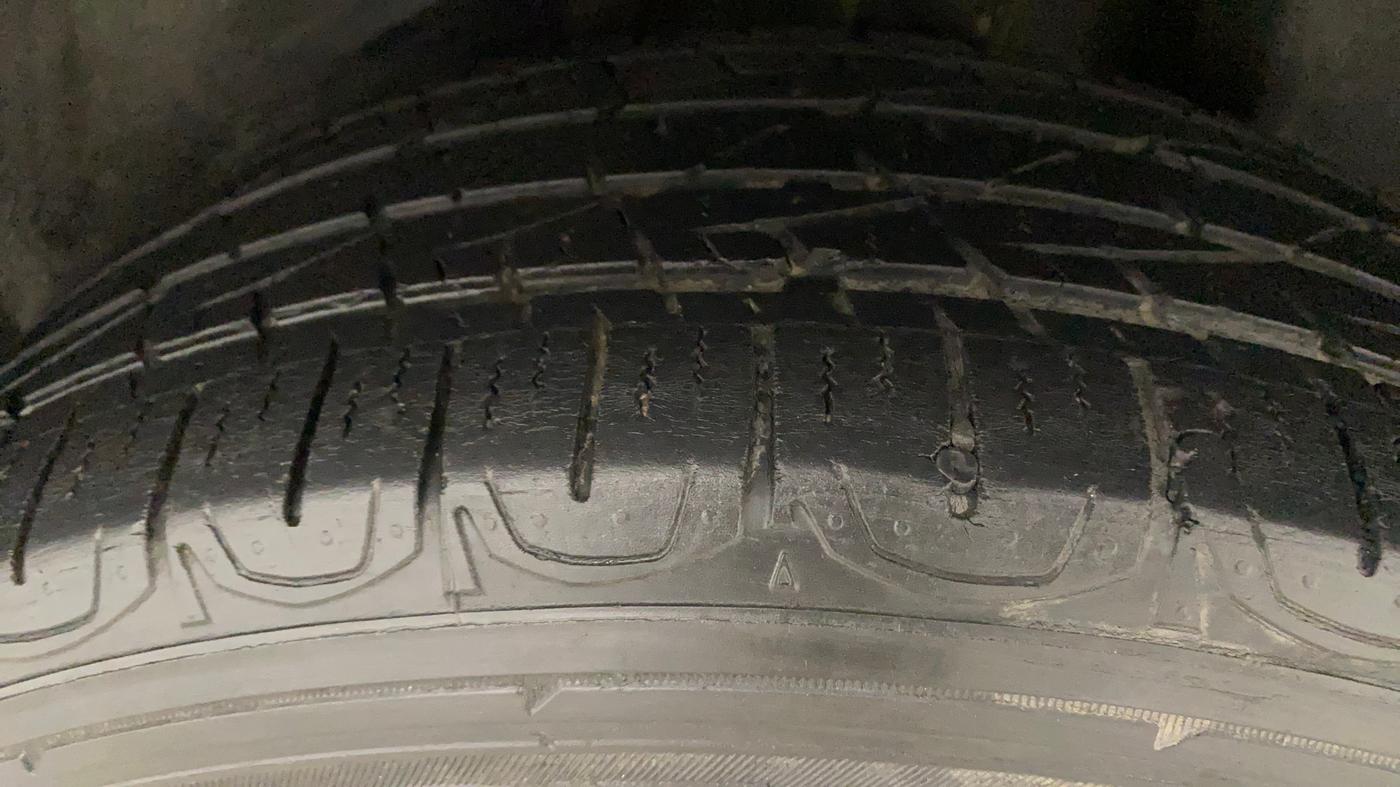 2018 Jeep Compass LIMITED 1.4 PETROL AT, Petrol, Automatic, 38,973 km, Left Rear Tyre Tread